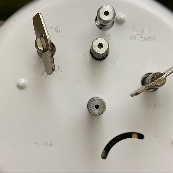 United Feature Syndicate Snoopy I’m Allergic to Morning 1958 Windup Clock - Picture 8 of 10